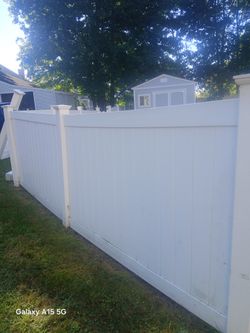5ft high Vinyl Privacy Fence ( 12 Sections )