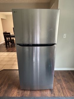 LG Stainless Steel refrigerator “BRAND NEW!!