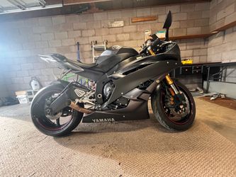 Yamaha R6 Sportbike Motorcycle