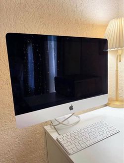 21.5" iMac Retina 4K (Late 2015) - Pristine Condition / Perfect Screen!