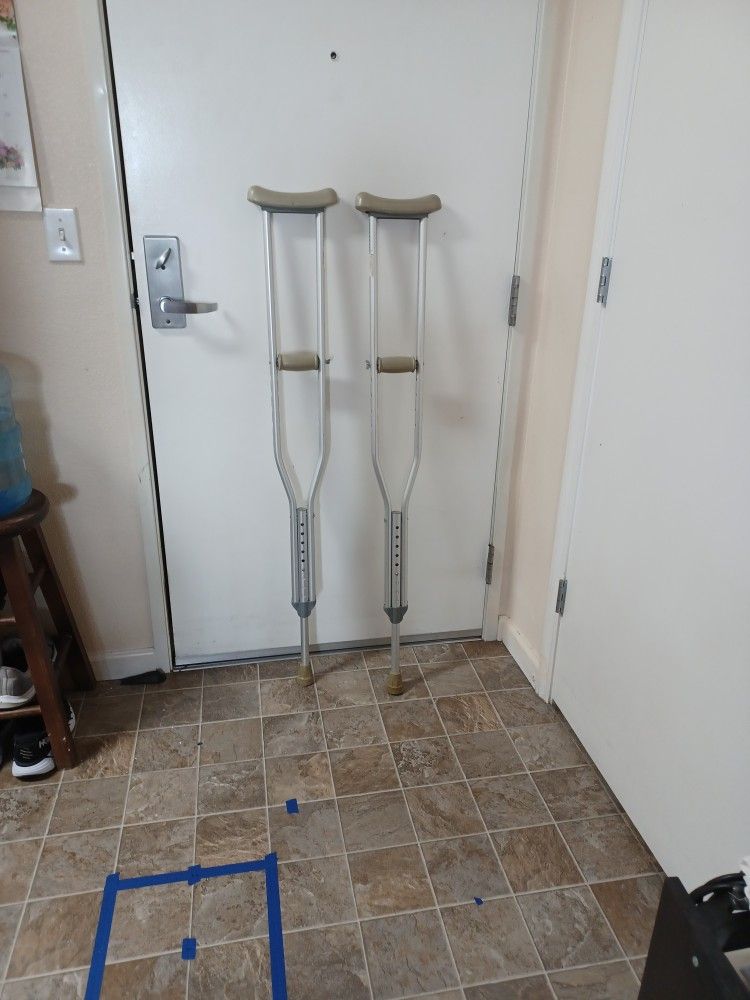Crutches/Muletas