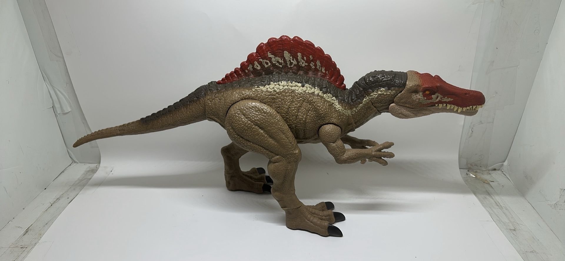 Jurassic World Extreme Chompin' Spinosaurus Dinosaur Action Figure
