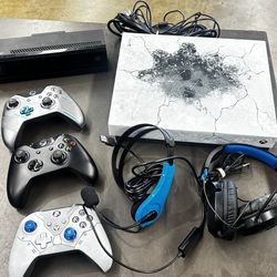 Microsoft Xbox One X Gears edition 1TB 3 comtr 2 headsets and Kinect no trades pick in Tacoma FIRM PRICE