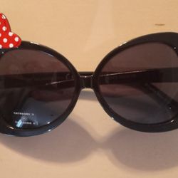 NEW. Minnie  MOUSE Kids SUNGLASSES
