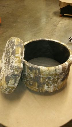 Round storage ottoman