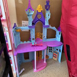 Disney Princess Castle w/ furniture & Accessories