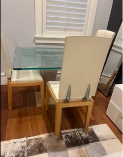 ENTERTAINING ANY OFFERS!!!!! REDUCED PRICE: This is an amazing and elegant Art Deco Glass Dining Set
