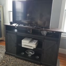 Smart TV with TV Stand 