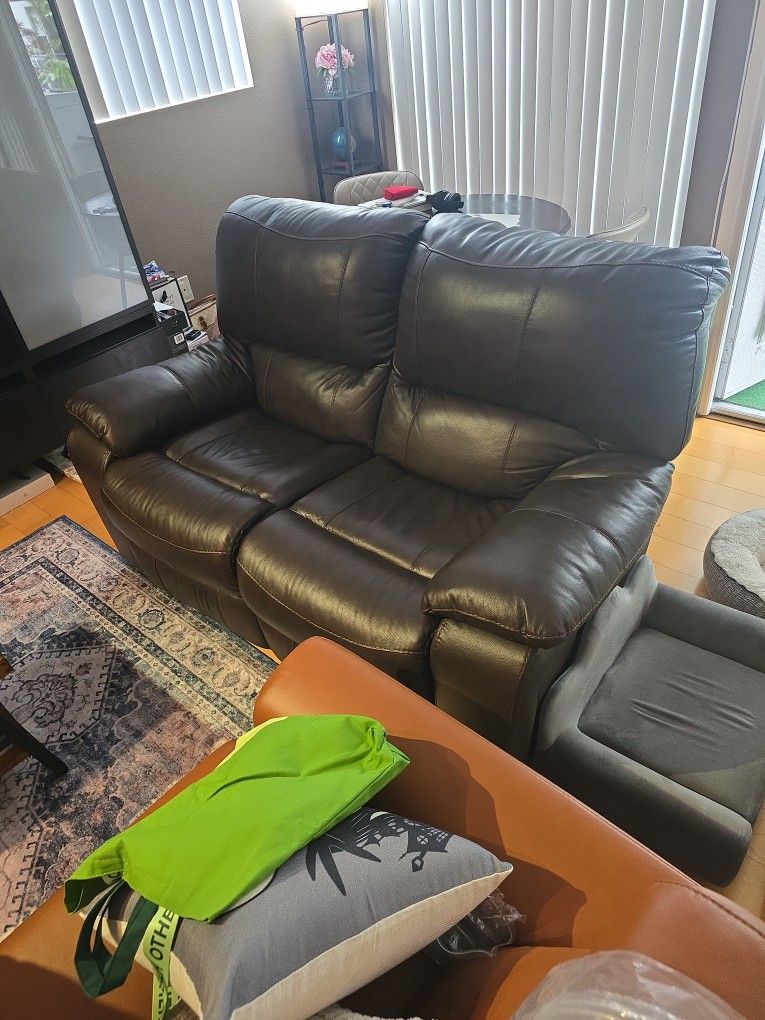 Reclining Power Loveseat - Dark Brown