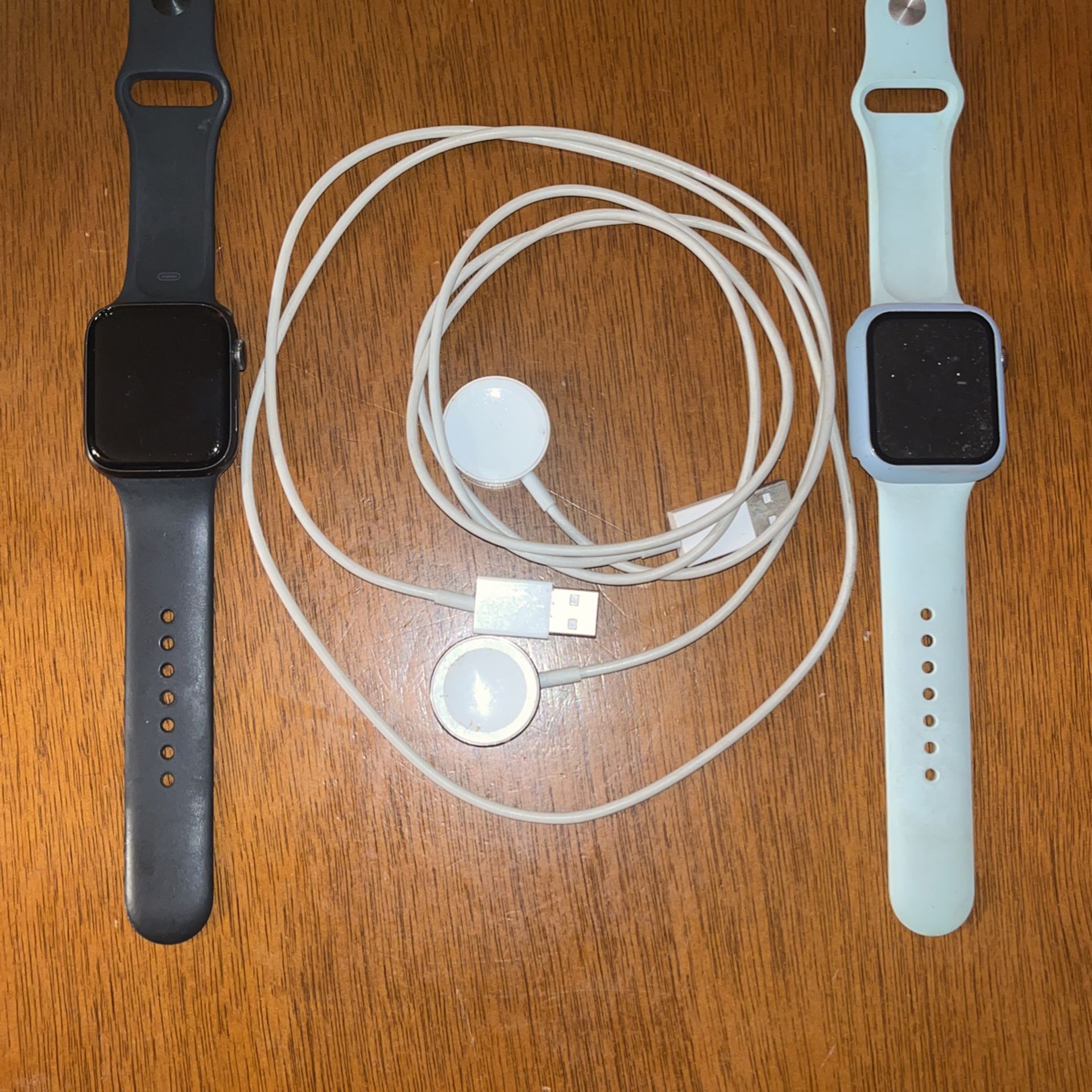 ⚠️APPLE WATCH BUNDLE READ DESCRIPTION/$400 FOR EVERYTHING‼️⚠️ OR BEST OFFER