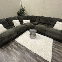 Large Slate Gray Reclining Sectional w/USB Ports - Delivery Available 