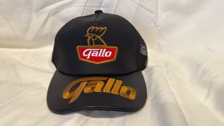 Gallo Hats/Gorras De La Cervecería Gallo..