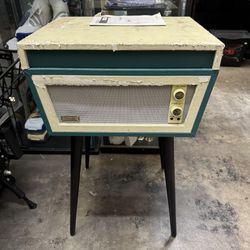 Crosley CR6231A Turnable Good in Working Condition 