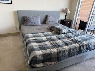 Bedroom Furniture Set – Cherry Wood & Gray Upholstered king size mattress
