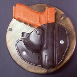 Bianchi 82 Carrylok GLOCK 17 Holster w/Auto Retention, Black Leather Concealed