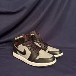 Jordan 1 Mid (Shadow Red) 