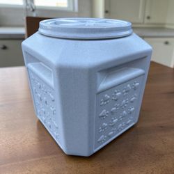 Pet Animal Dog Cat Food Feed Spin Top Vault Food Container Storage Bin! Holds Over 15lbs Of Dog Food! 13x13x14in