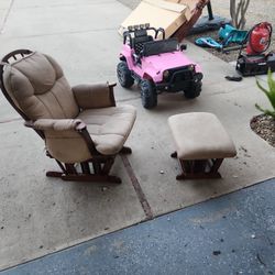 Rocking Chair With Footstool 75$$