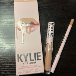 KYLIE (KYLIE JENNER) 