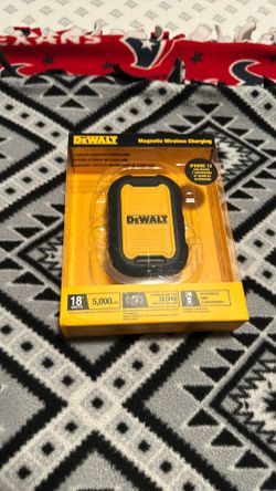 Dewalt magnetic 🧲 wireless charging power bank