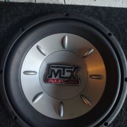 MTX two subs 6000 SERIES 1200WATT 10inches with box in perfect working condition well taken care of no issues