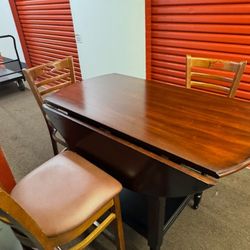 Small Tall Table 42” Inches With 3 Tall Chairs / Mesita Alta Con 3 Sillas 