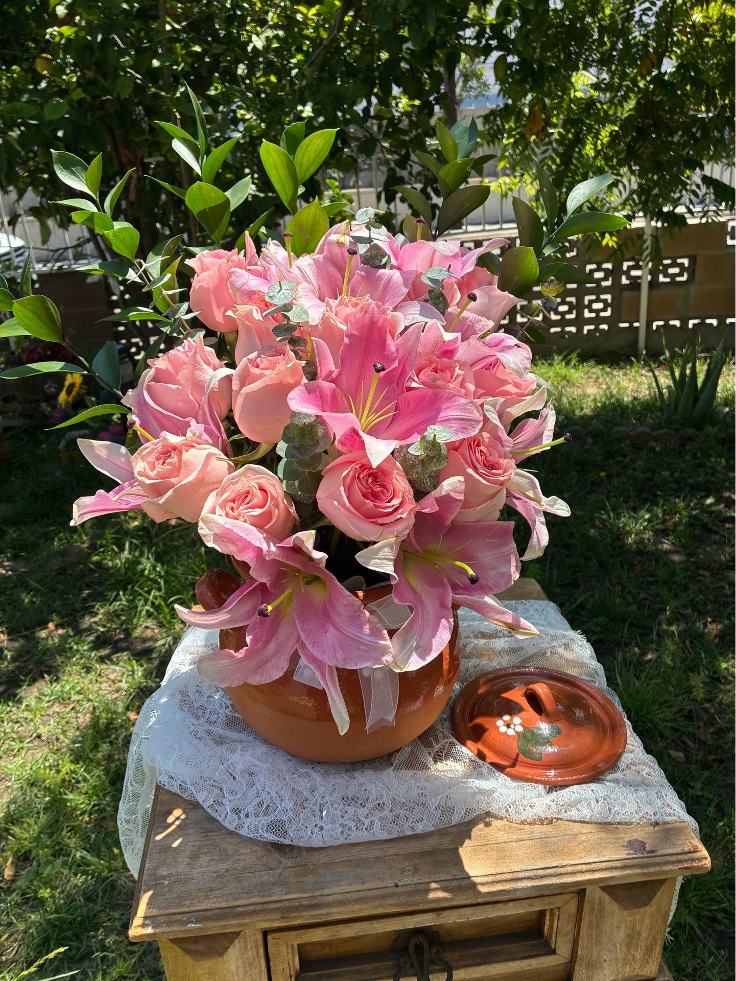 Ollita de barro arrangement