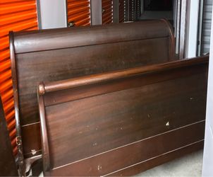 100% Solid Wood Sleigh Bed, all parts included