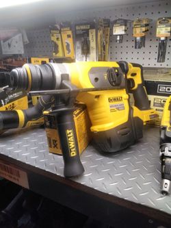 DEWALT 1-1/4" SDS PLUS BRUSHLESS HAMMER