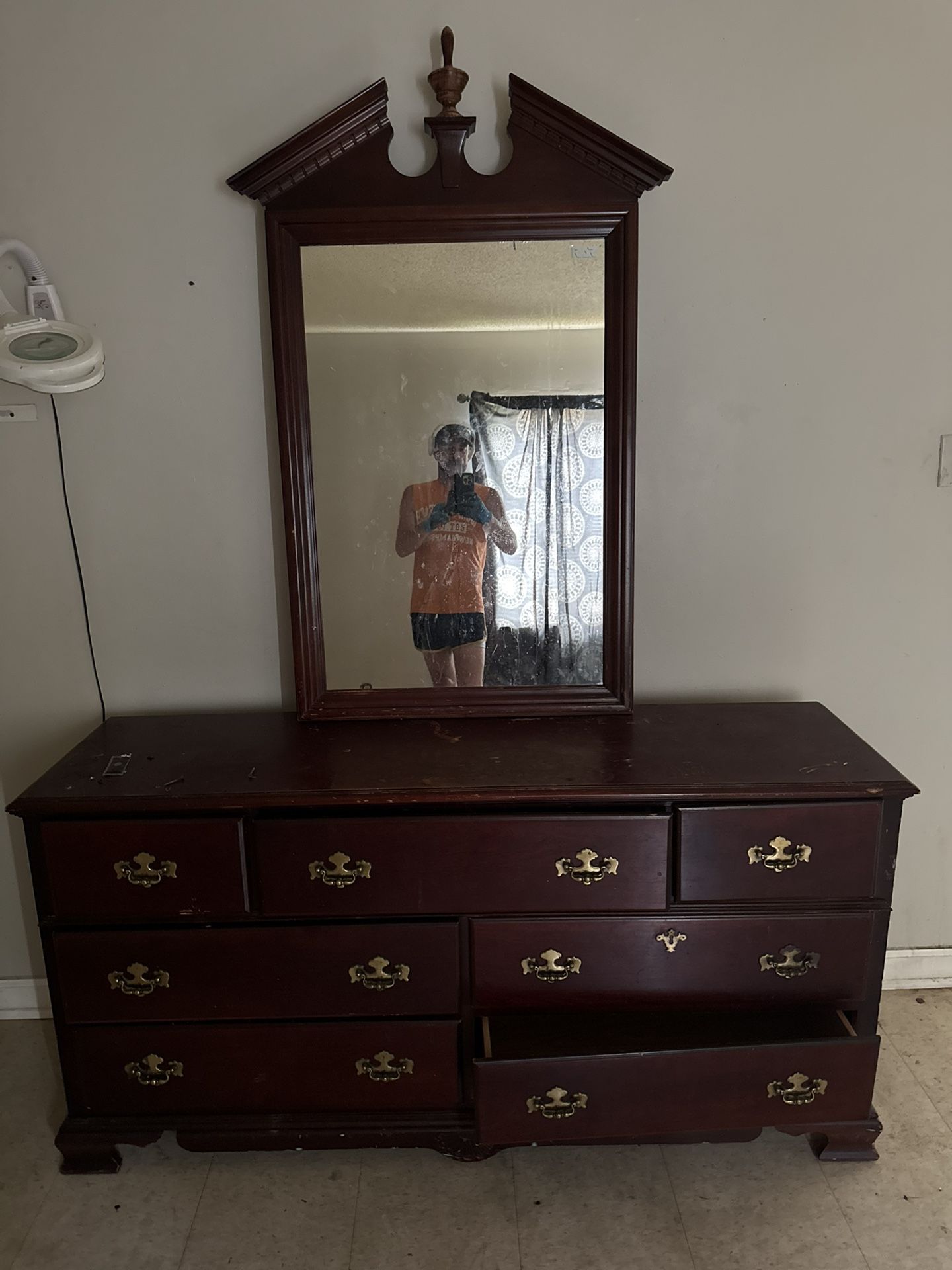 Dresser With Mirror 