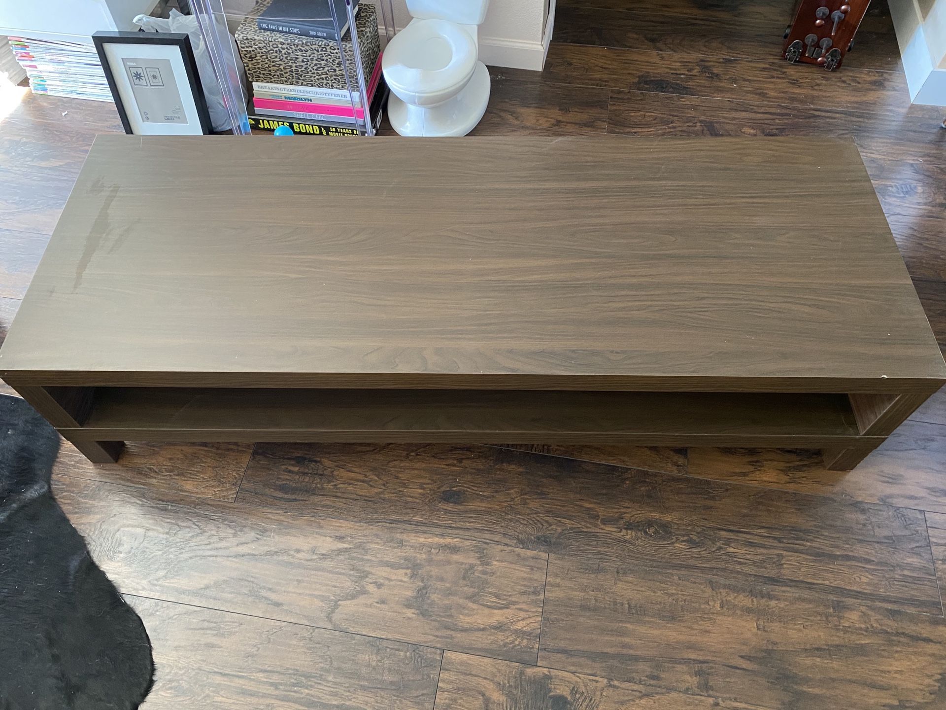 Large faux wood coffee table with shelf for Sale in Milwaukie, OR - OfferUp