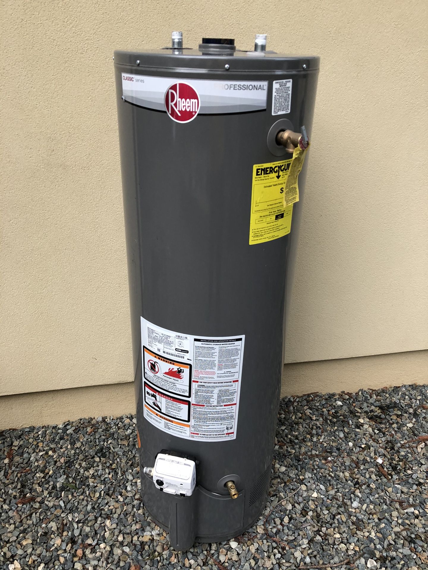 RHEEM PROG40-38U RH62 water heater 40 gallons 6 year warranty for Sale in  Folsom, CA - OfferUp
