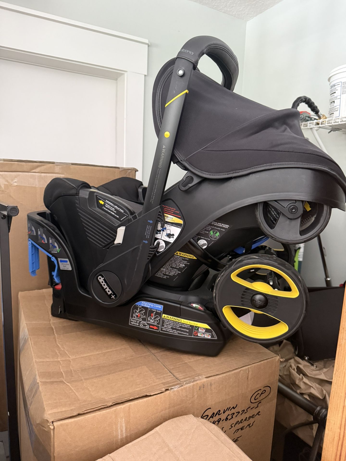 Doona Car Seat And Stroller 2-1. (Black Edition)