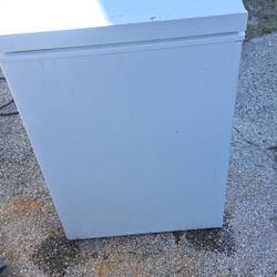 Freeze. box by magic chef