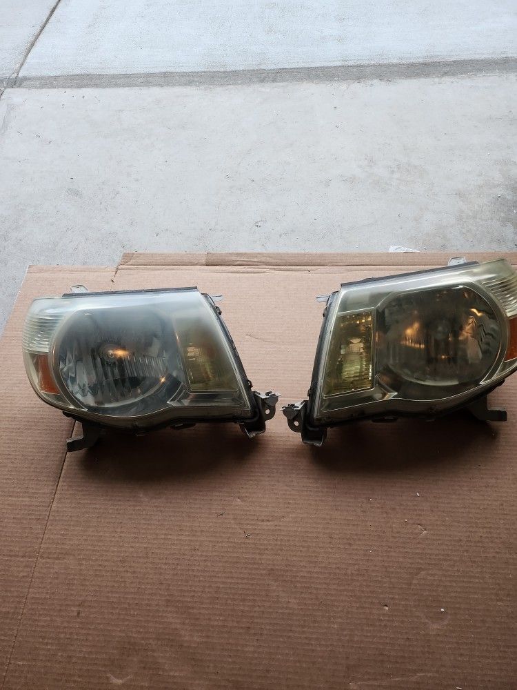 2008 Toyota Tacoma Pair Headlights