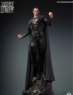 Superman Queen Studios 1/3 Scale (Black Suit)  Premium Edition