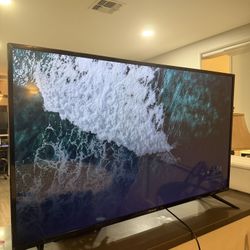  Polaroid 43" 4K Ultra HD (UHD) LED TV With Chromecast Built-In