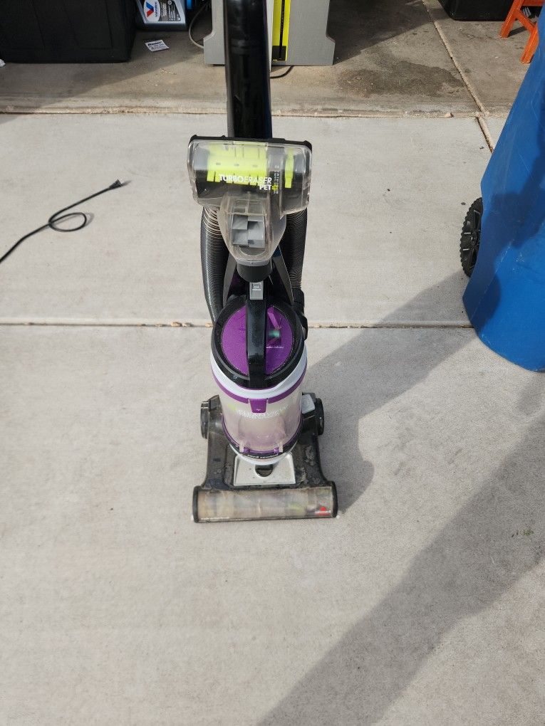 Bissell Vacuum With Hose And Pet Hair Attachment 