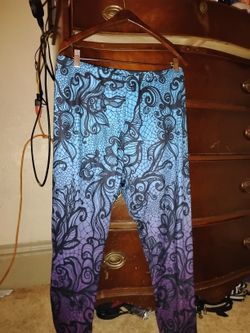 New. Never Worn. Ladies XL Ombre Boho Leggings
