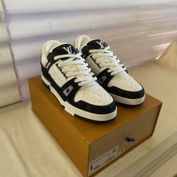 Black And  White Louis Vuitton Trainers 