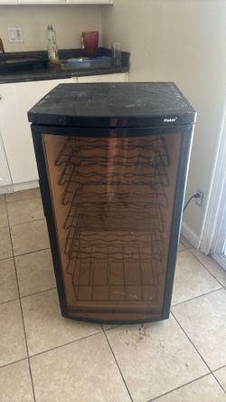 Wine refrigerator