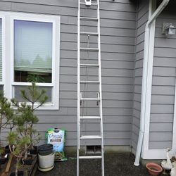 Aluminum Extension Ladder With Stabilizer