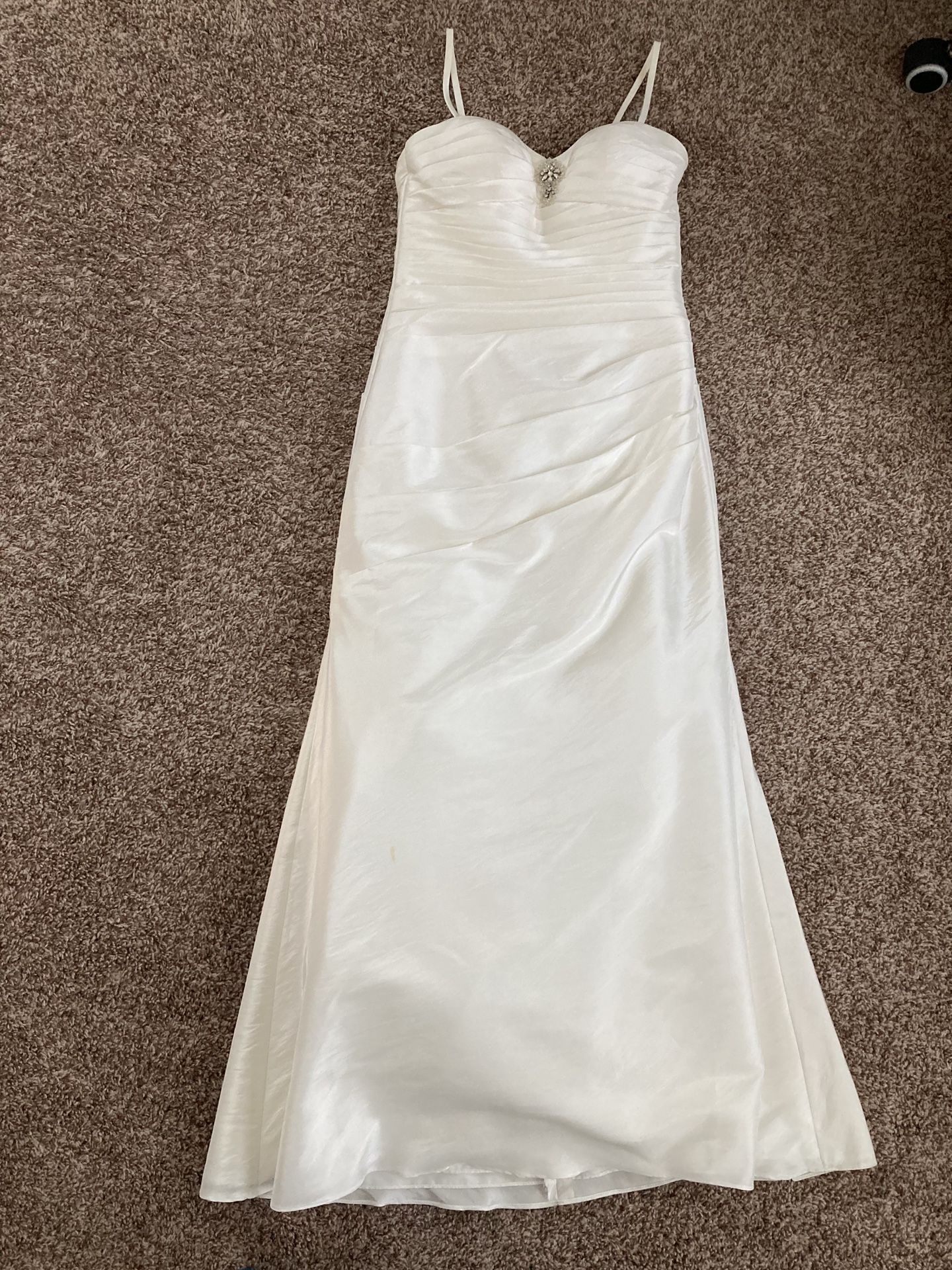 Venus Wedding Dress, Ivory Size 6, little stain in front towards bottom. Shawl included.