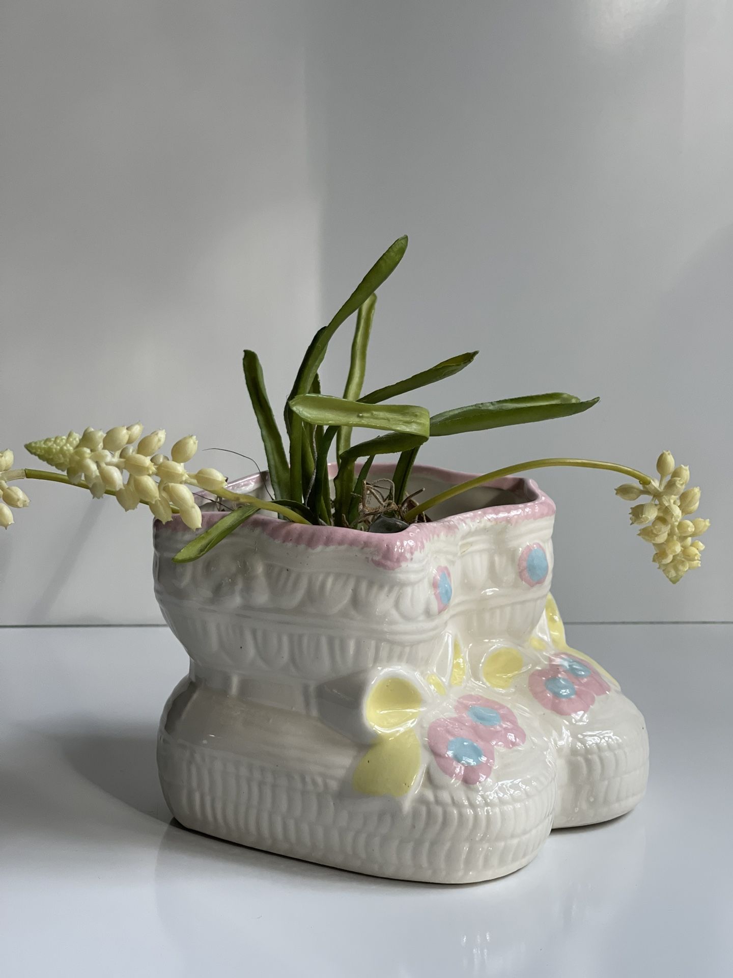 Vintage Ceramic Baby Booties Shoes Planter Pot / Pen Holder. Perfect Gift Idea!