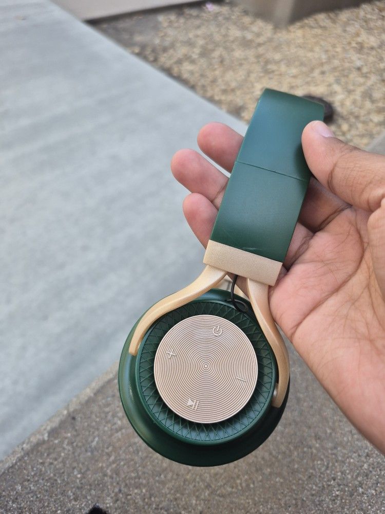 Bluetooth Headphones Need Gone Asap
