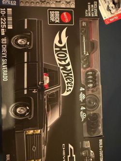 Hot Wheels Mega Showcase '83 Chevy Silverado & Custom Otto sth