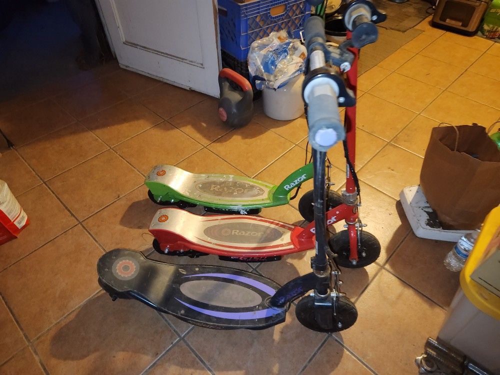 Lot of 3 Electric Razor Scooters "Needs the Charger" All 3 Power On
