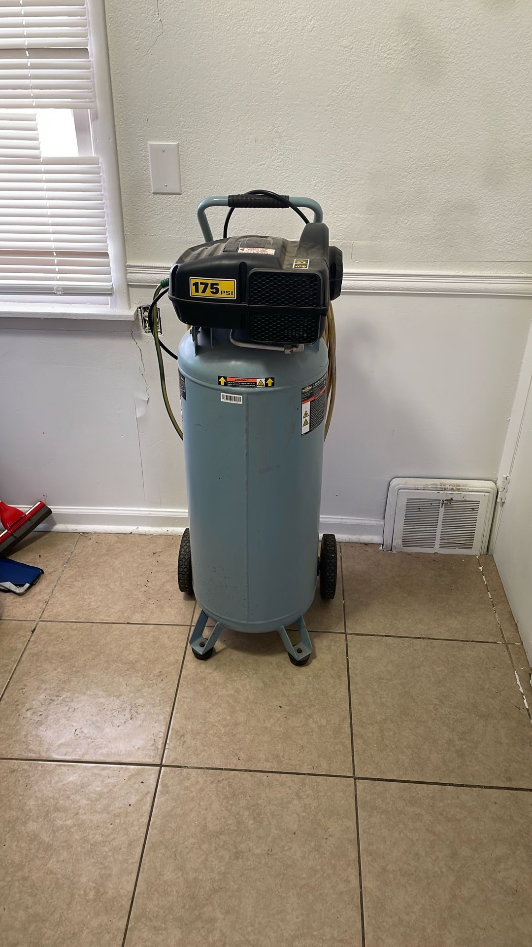 McGraw 175 PSI Air Compressor 21 Gallon