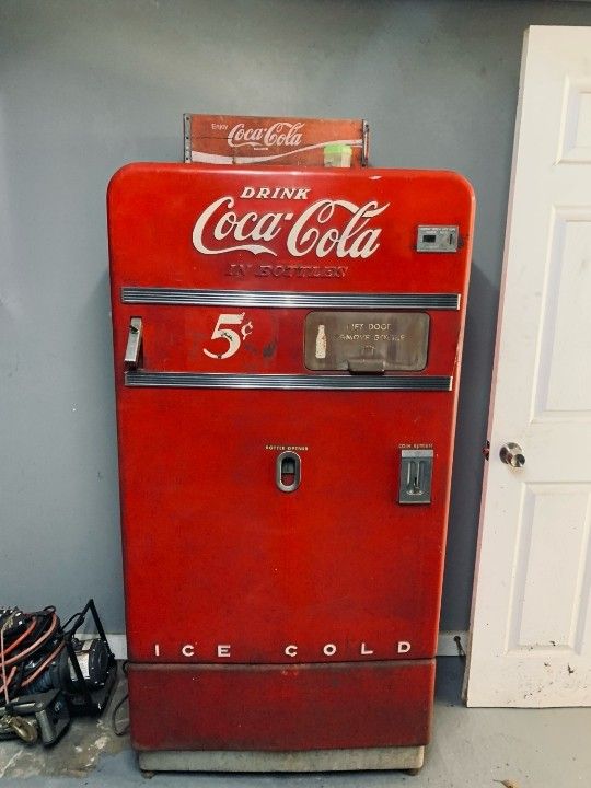 Rare 5 Cent Coca-Cola Machine Vendo 