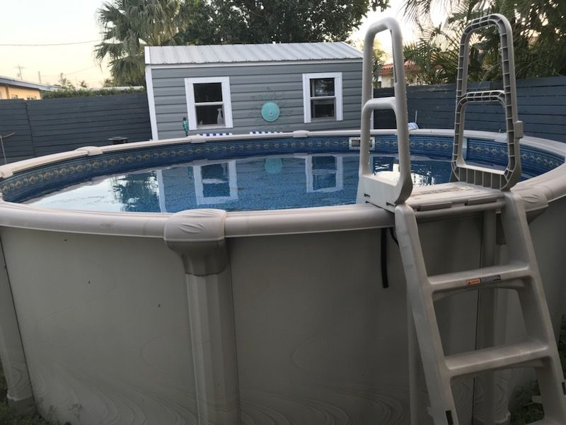 Above ground 15 feet round pool and pump
